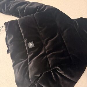 ALO Yoga Women's Black Velvet Puffer Jacket